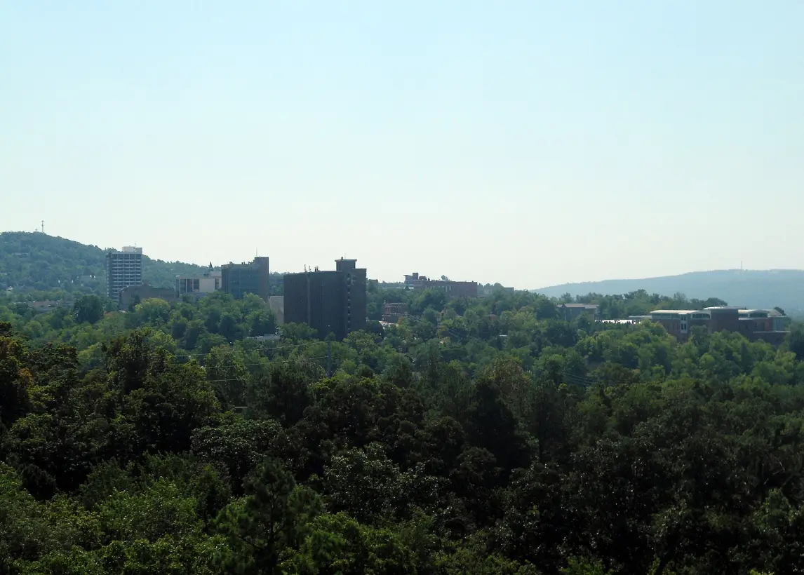 Fayetteville, AR location and cityscape