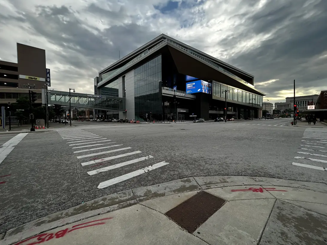 Milwaukee, WI location and cityscape