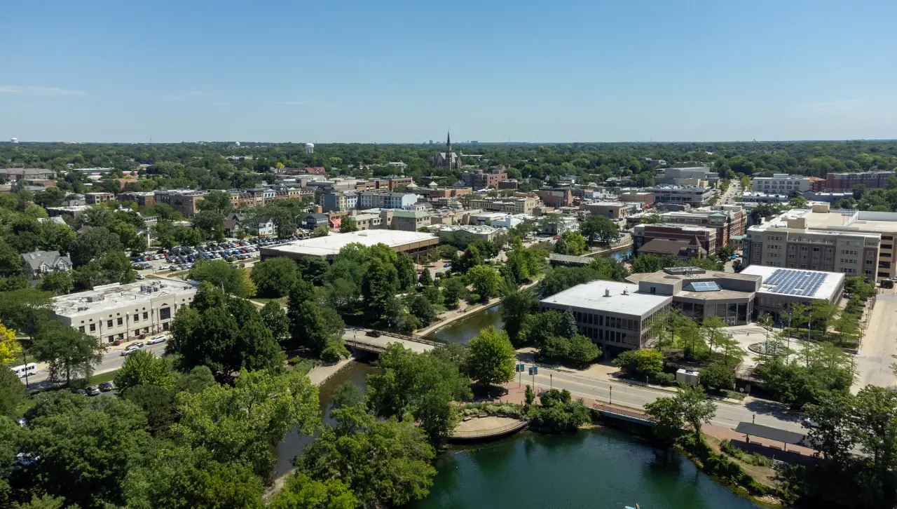 Naperville, IL location and cityscape